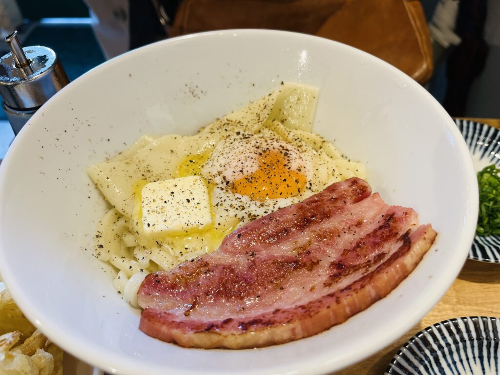 阪神西宮駅【北側】｜うどん屋椀白｜ぺろんとしたうどんが特徴！ランチ営業オンリーの超人気店